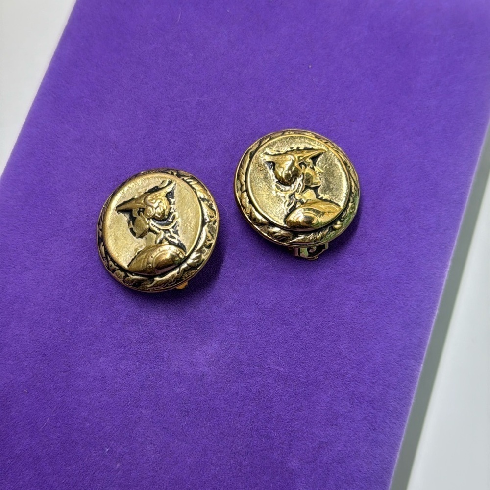 💛 Gold Roman Soldier Clip On Earrings